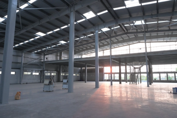 Industrial multi-span building